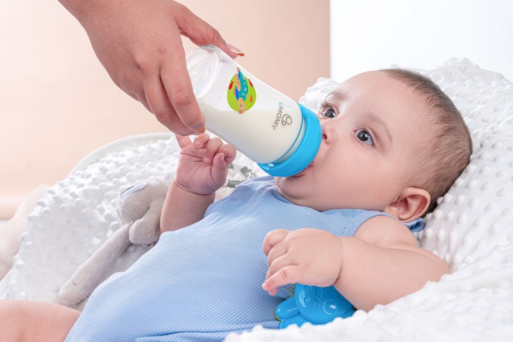 Alborzparsi gohar baby bottle commercial photography